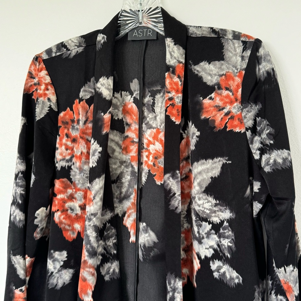 ASTR Black Floral Print Blazer Size Medium - Picture 4 of 4